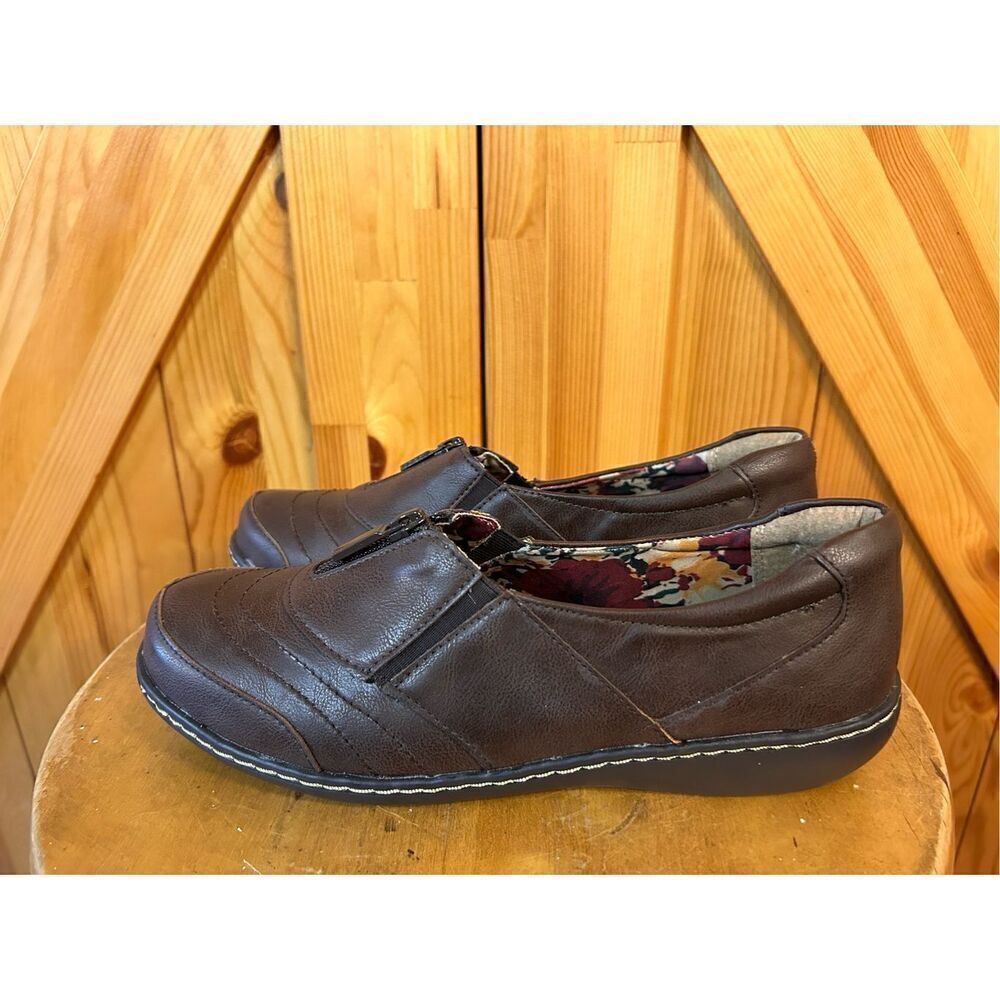 Soft Style Women's Size US 7.5 Chocolate Brown Zip Front Comfort Loafer Flats